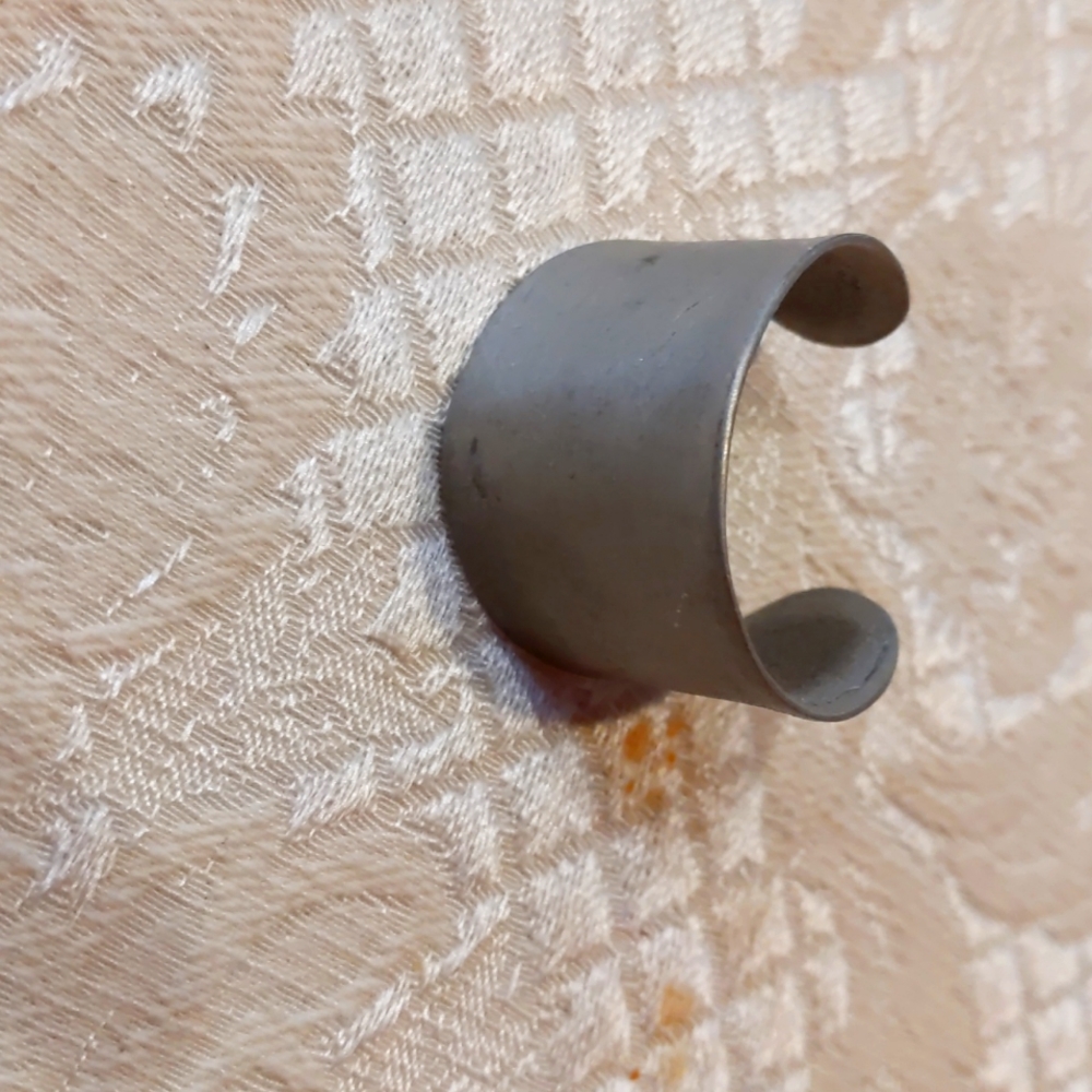 Metal pony tail decoration